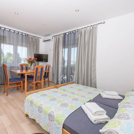 Luxury Rooms Ivana Каштела Экстерьер фото