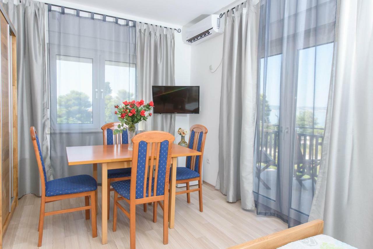 Luxury Rooms Ivana Каштела Экстерьер фото